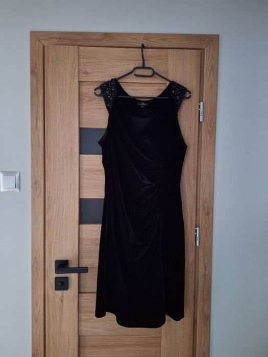 Czarna wieczorowa sukienka welurowa Linnea rozmiar 40 L