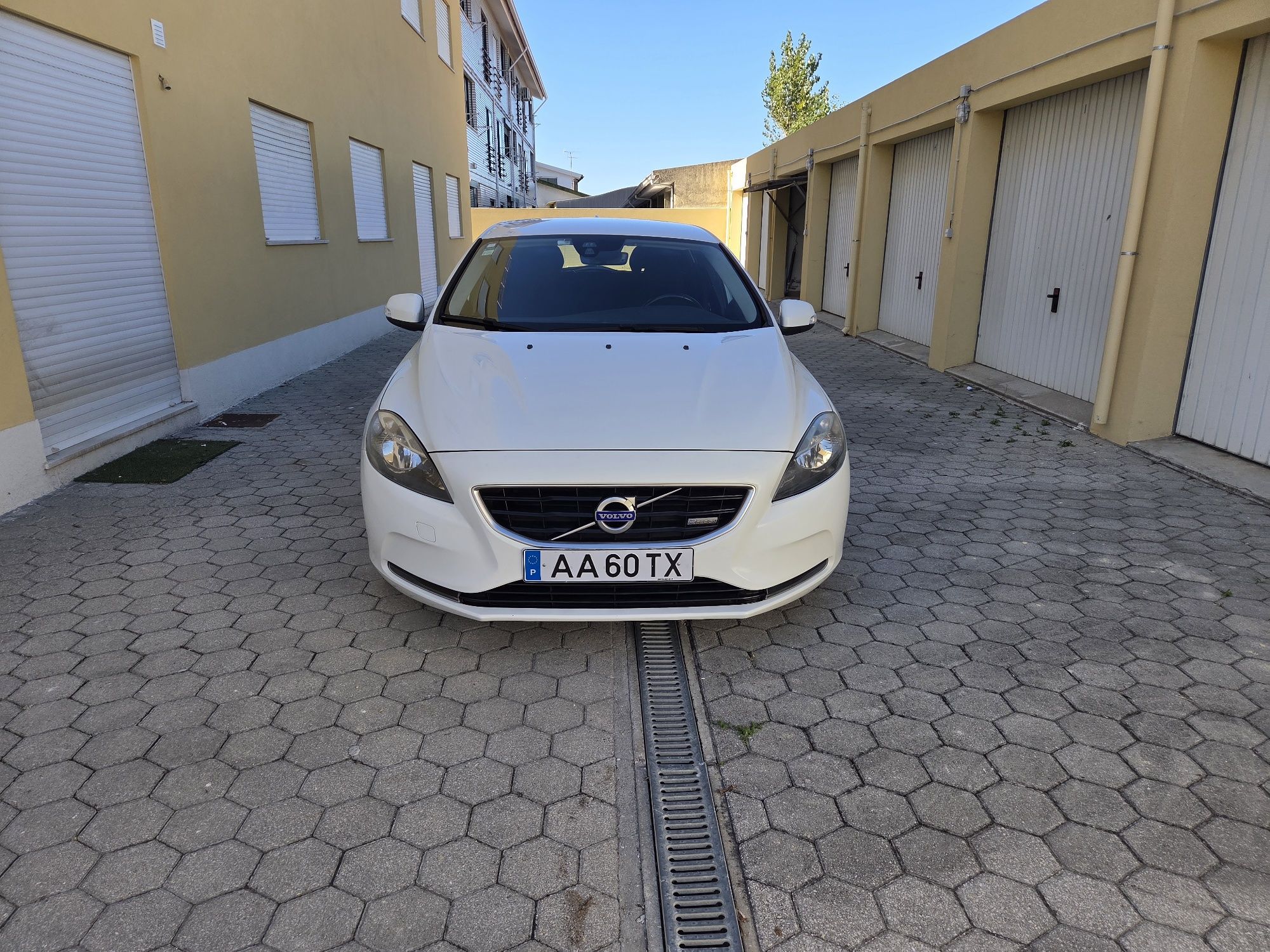 Volvo V40 D2 2014 com 181900Km