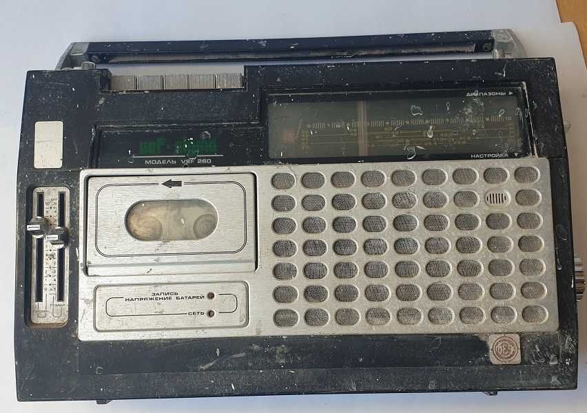 Radio -magnetofon z lat 1982 VEF-260 Sigma