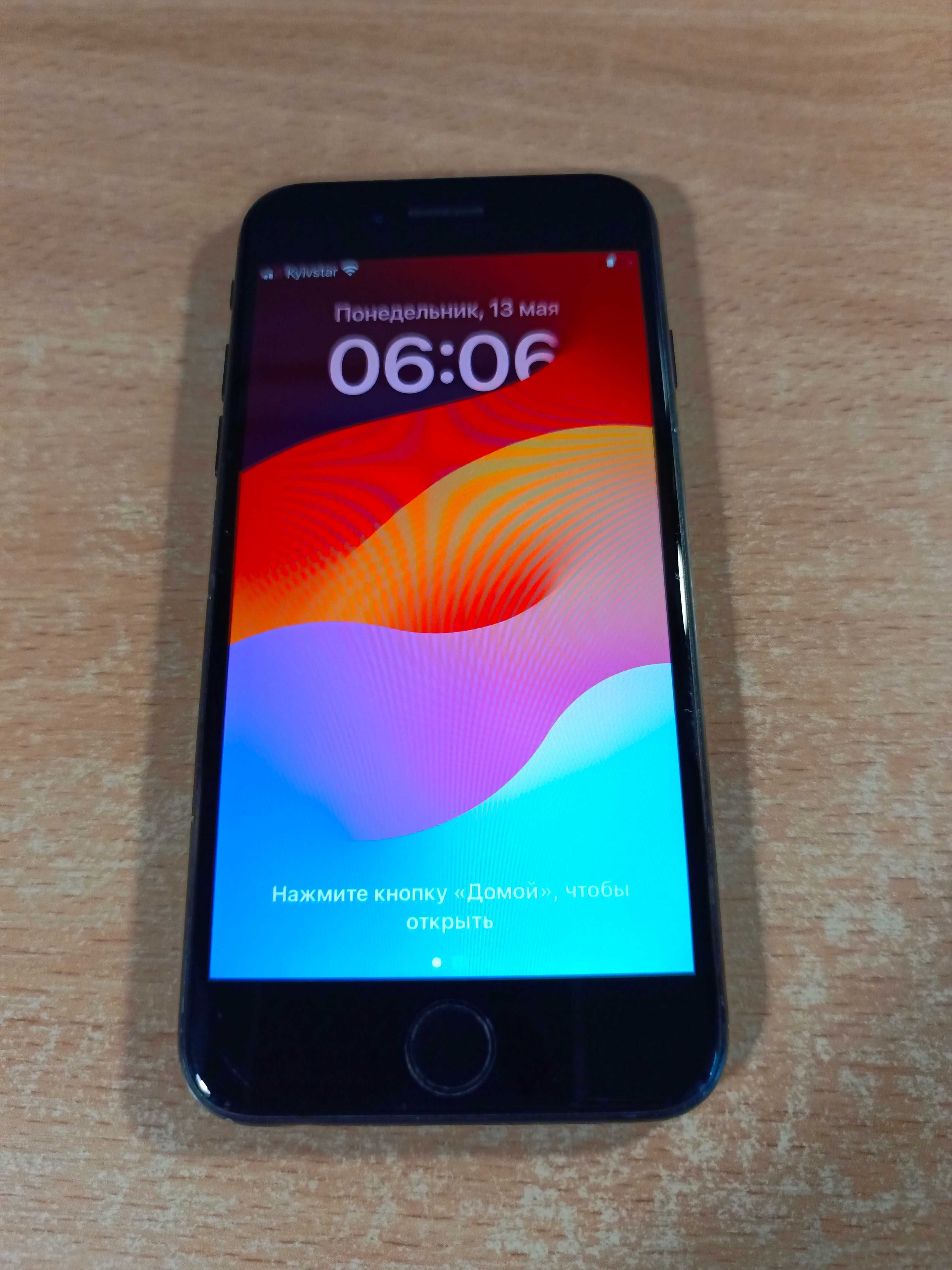 Продам iPhone SE 2020 neverlock 64 gb . оригинал цвет черный  .