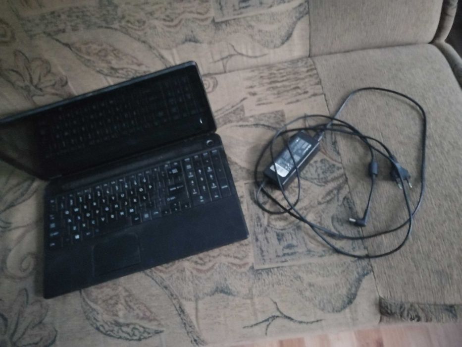 Laptop TOSHIBA z ładowarką