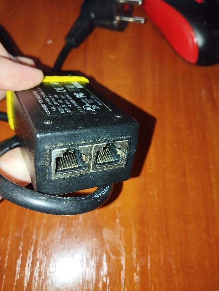 Рое адаптер питания 15v , 0.8 A для разных приборов