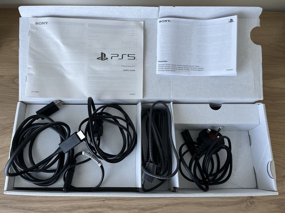 Consola PlayStation®5 (grupo de modelo - cd)*
