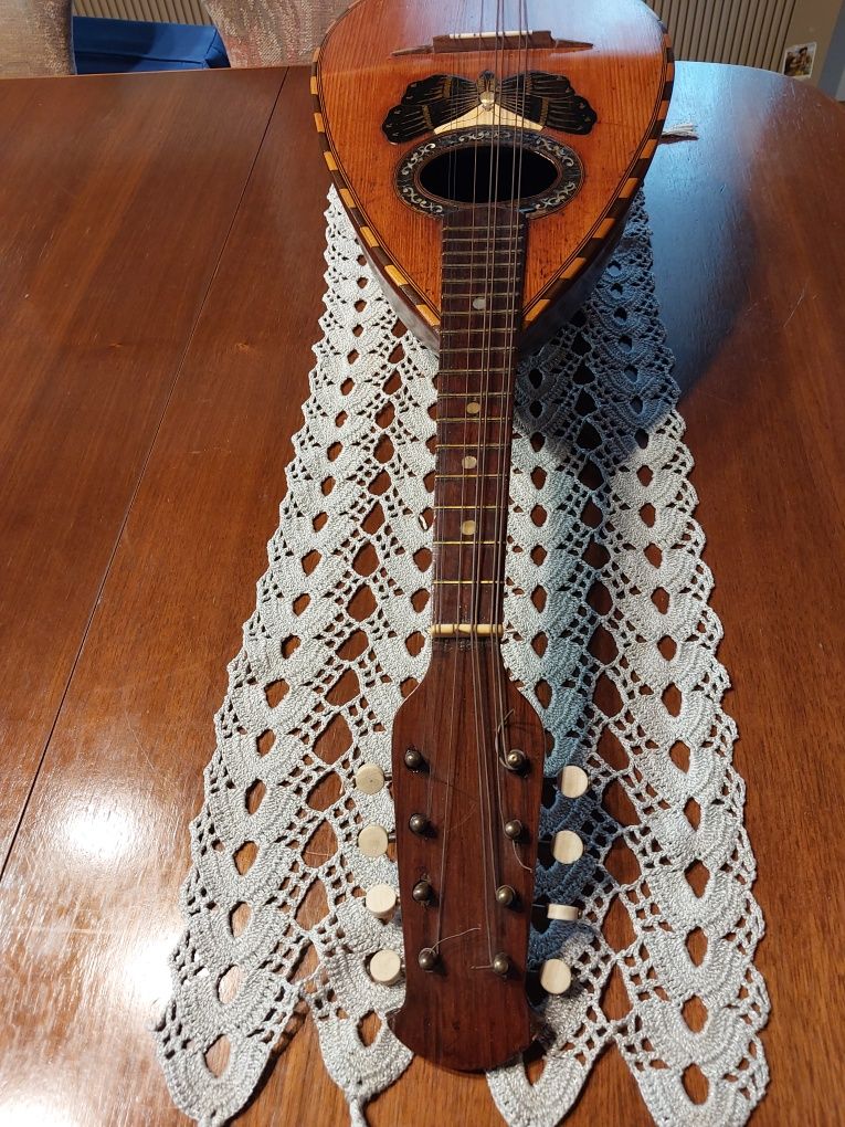 Stara mandolina instrument