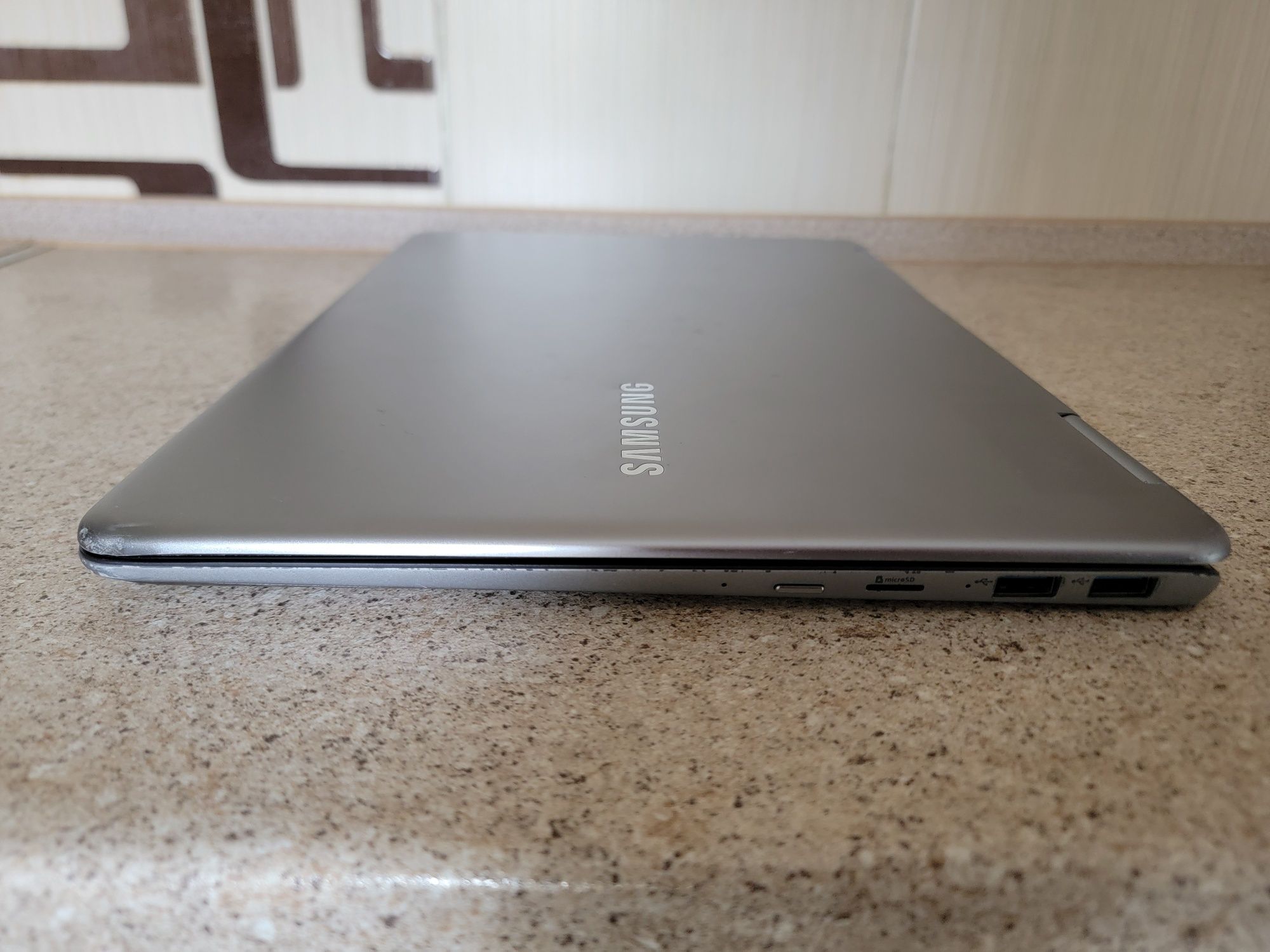 Samsung NP940X5N Intel i7-8550U 1,8 ГГц 16 ГБ 256 ГБ Radeon500 15"