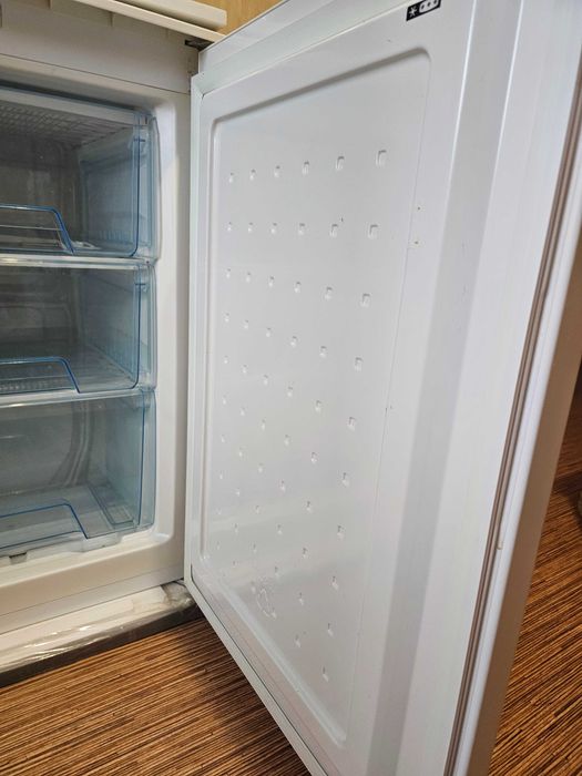 Морозильна камера ELENBERG FR 86