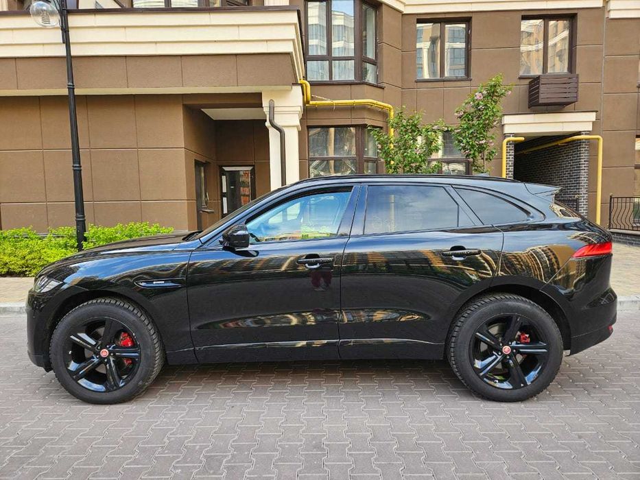 Jaguar F-Pace R-Sport 2.0 AWD (300 л.с.)