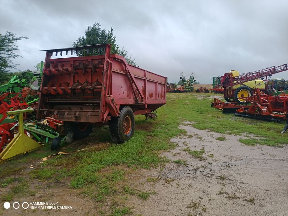 Rozrzutnik obornika z klapa beczkowóz rowniarka do pryzm