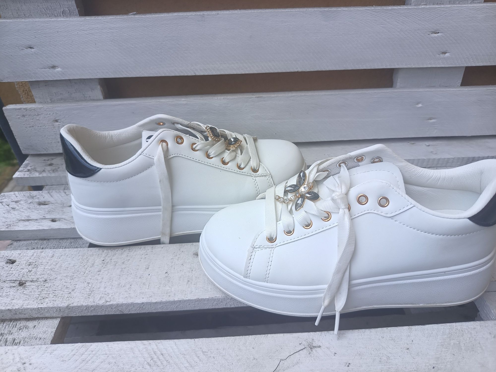 Sneakersy białe na koturnie 40