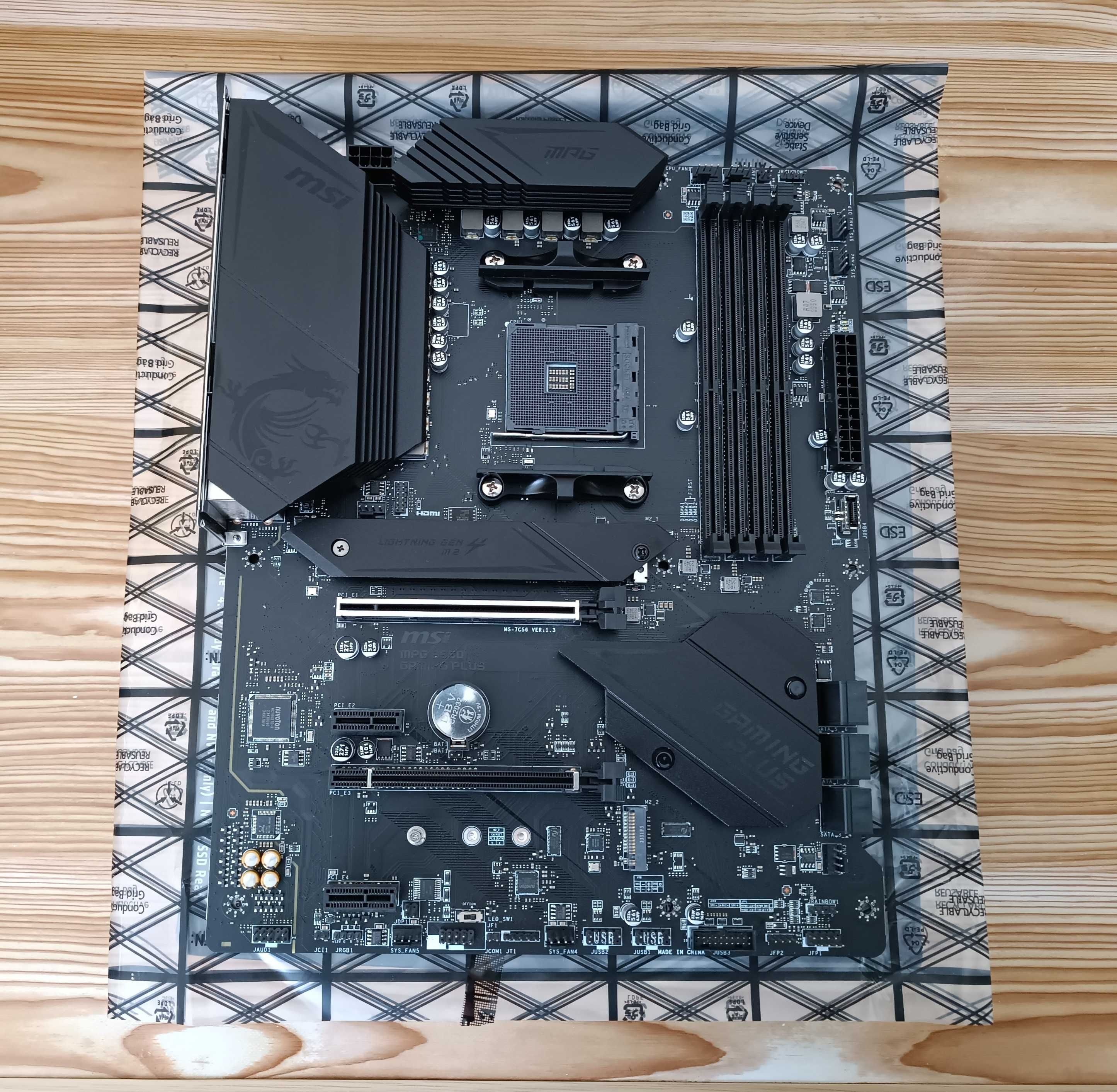Материнская плата MSI MPG B550 Gaming Plus AM4 + Радиатор для SSD