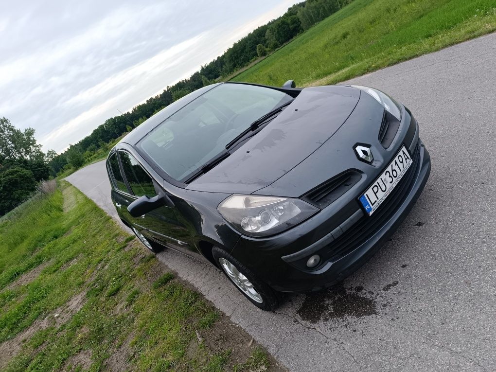 Renault Clio klima dwa kpl opon zarejestrowany hak