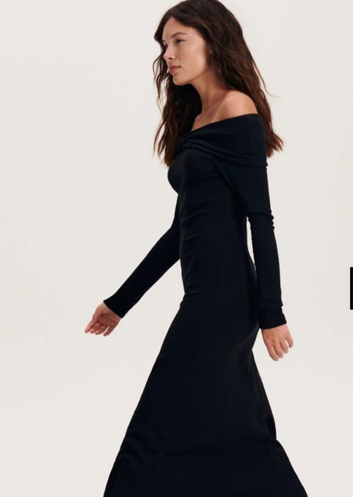 Чорне плаття по фігурі - Reserved (36- s)