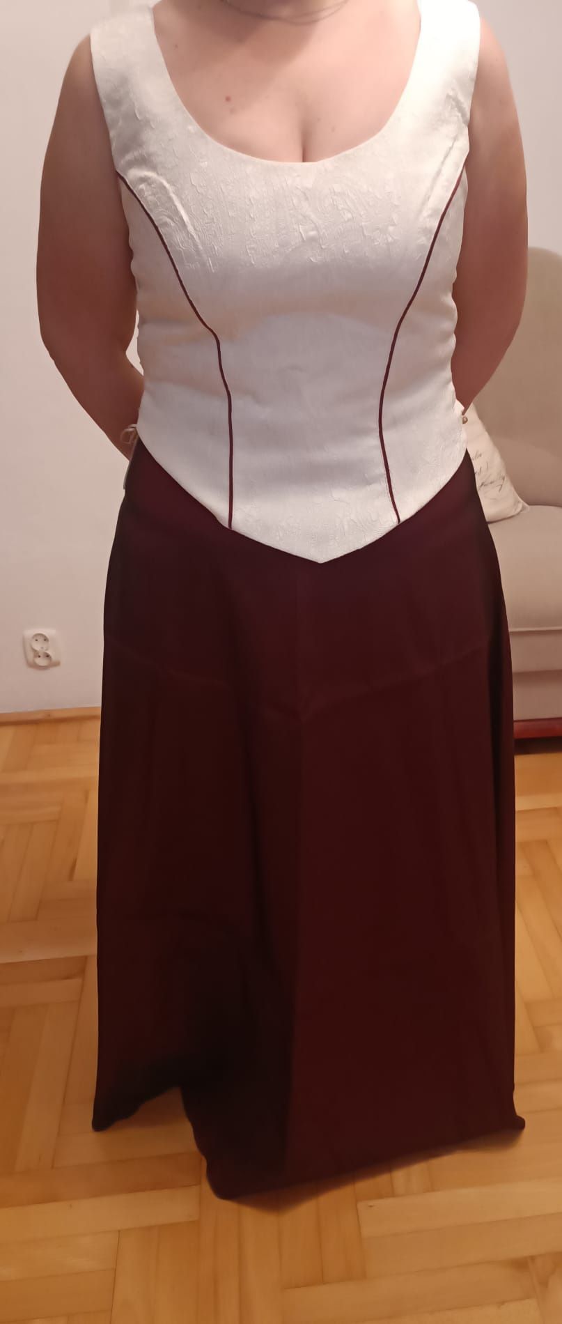 bordowo ecru sukienka