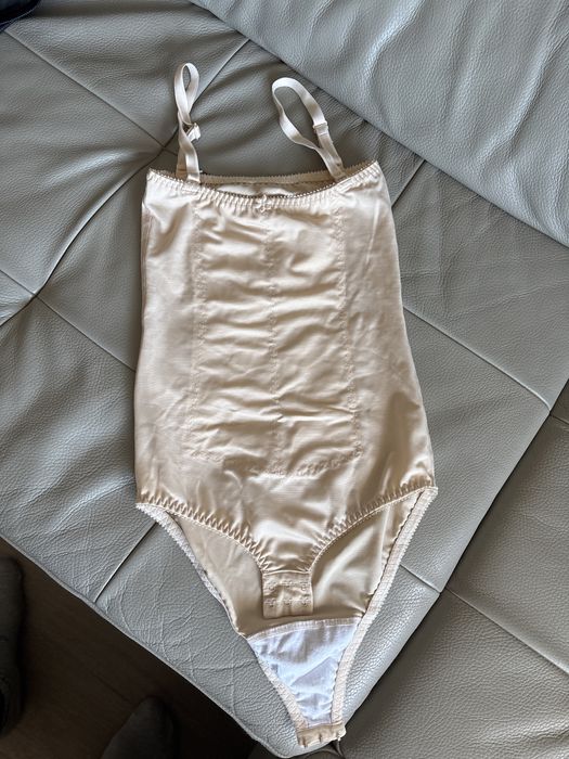 Body wyszczuplające korygujące  cielisty r. 38