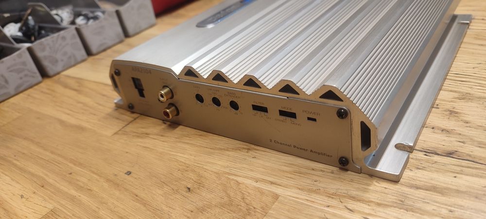 Wzmacniacz Clarion APA 2104 , 2/1 kanał hi end Japan Oldschool