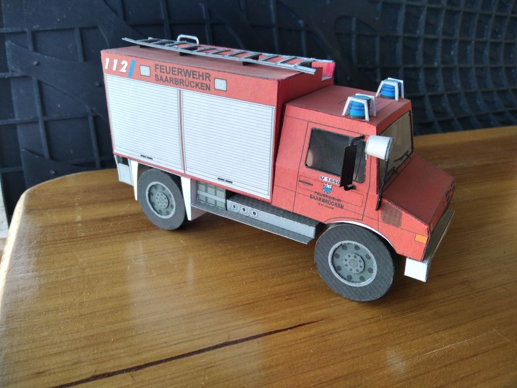 Model kartonowy straż pożarna Mercedes Unimug.