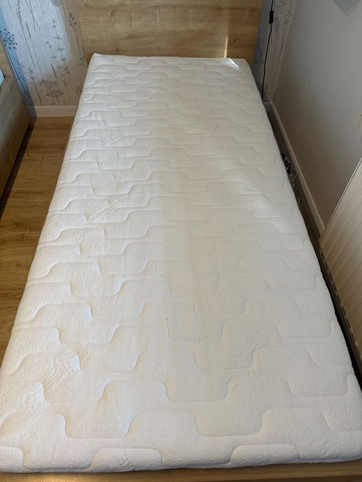 Łóżko 210cm x 100cm
