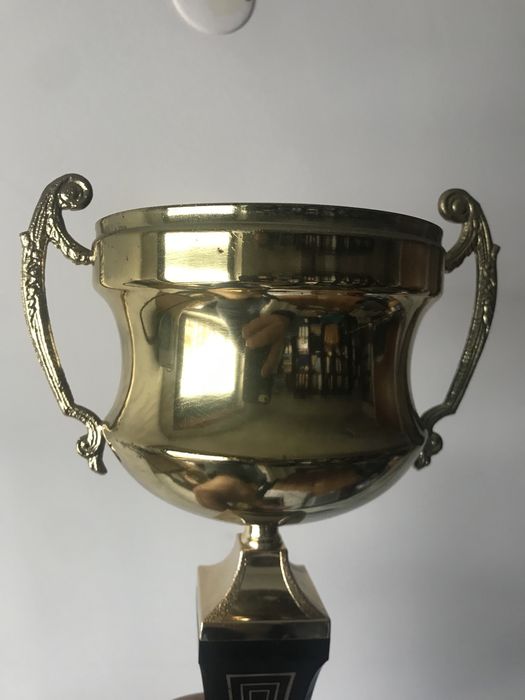Taça de latão antiga