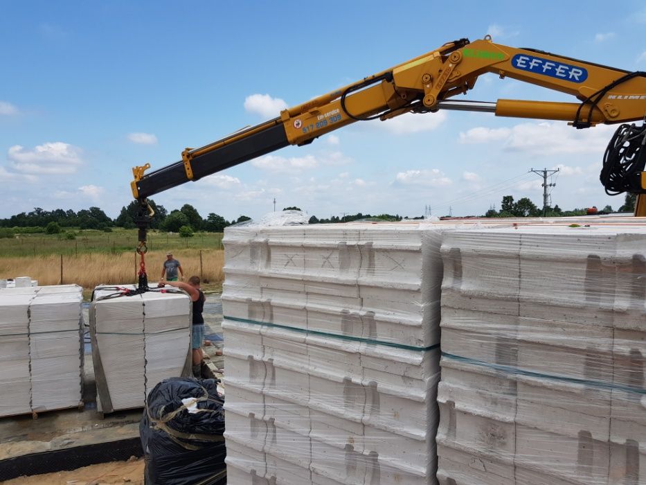 Transport palet materiałów budowlanych pustaków bloczków HDS jib