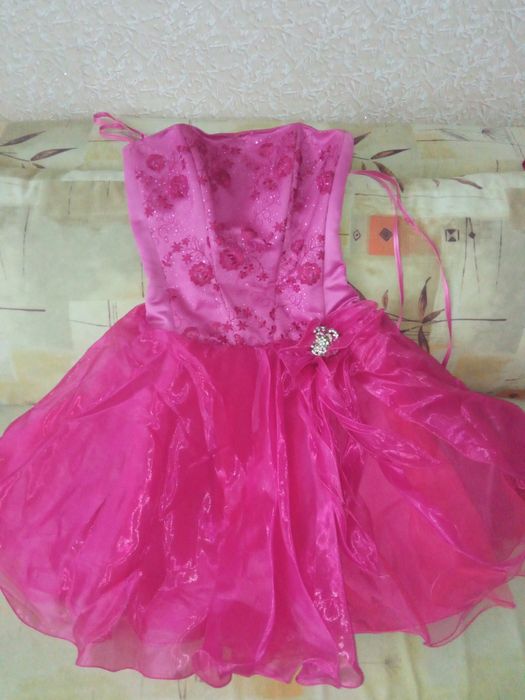 Продам выпускное- нарядное платье