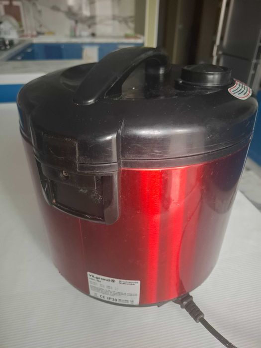 Мультиварка Vitek VT-4213 GY та Мультиварка Vilgrand VMC286