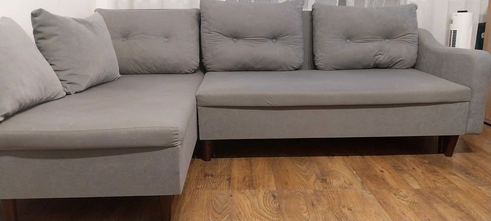 Narożnik z funkcją spania i pojemnikiem na pościel