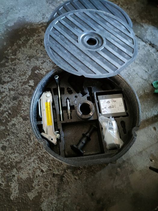 Audi A4 B6 B7 narzędzia kompresor lewarek ucho hak klucz zestaw w koło