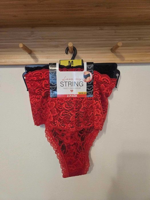 Majtki, stringi koronkowe, czerwone i czarne, 2szt.