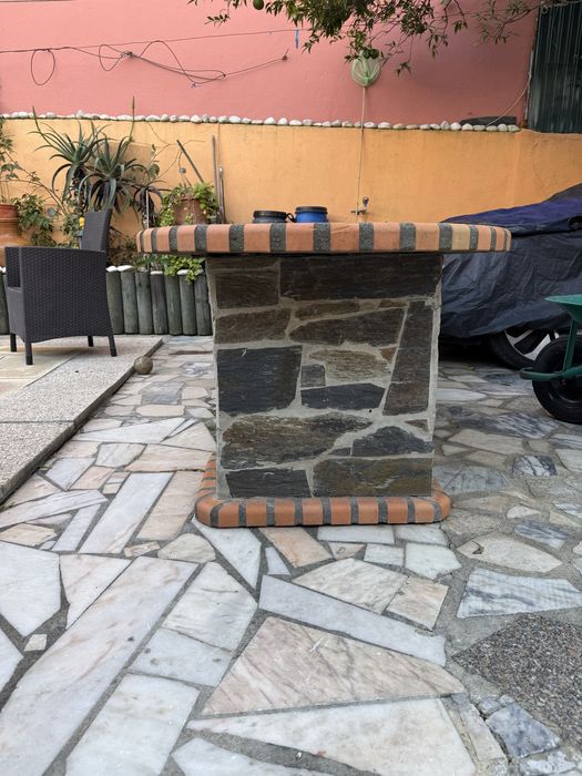 Mesa de pedra rústica