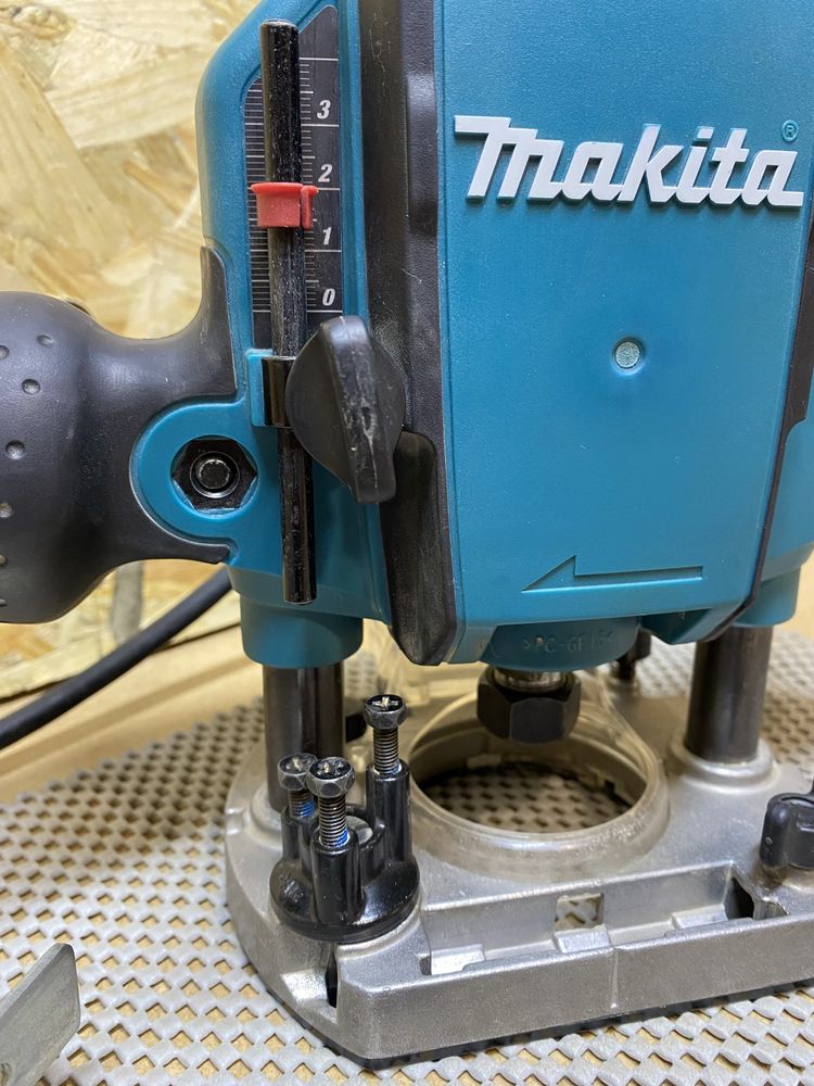 Фрезер електричний Makita RP0900