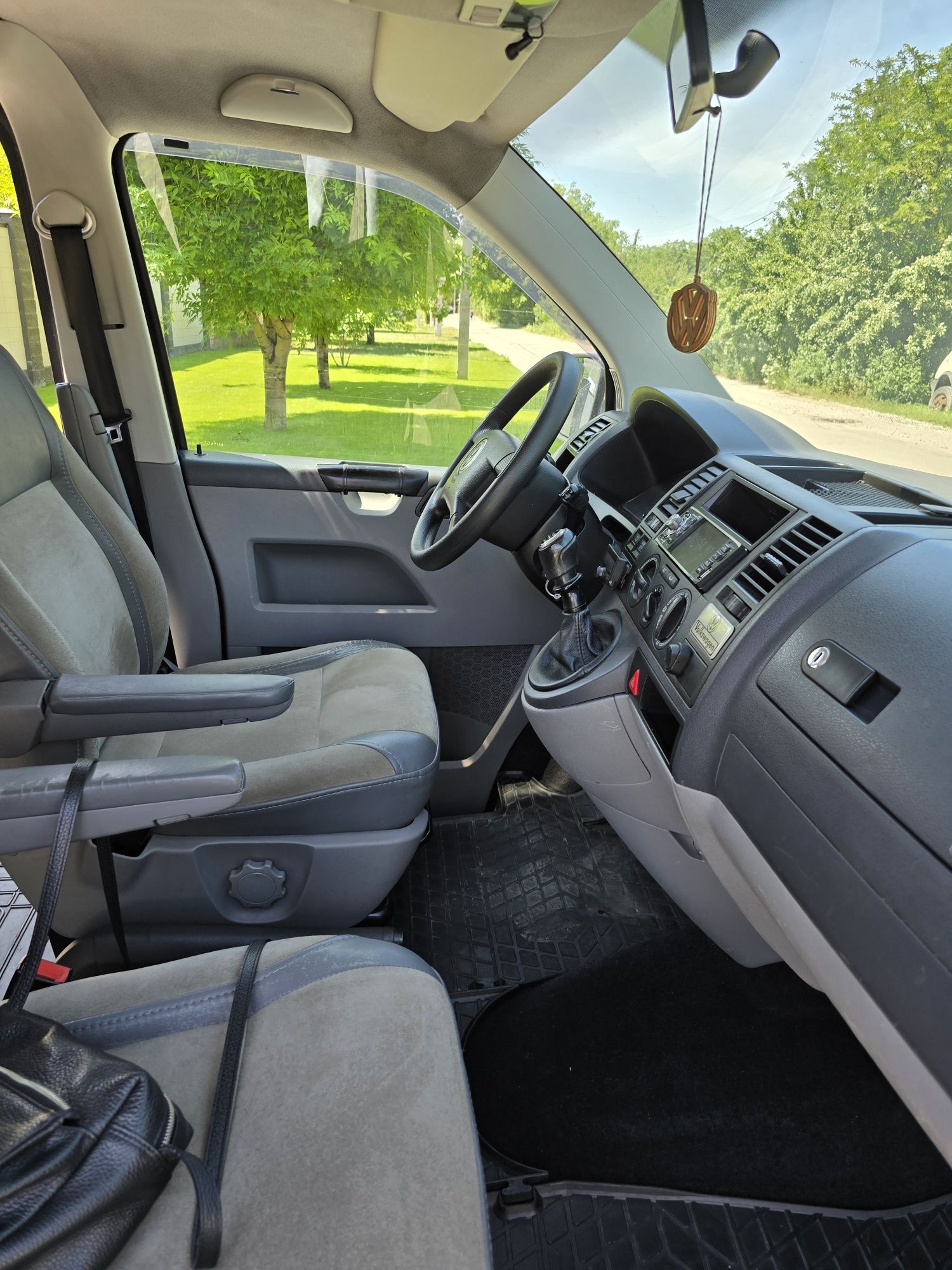 Продам Volkswagen Caravelle 9 мест