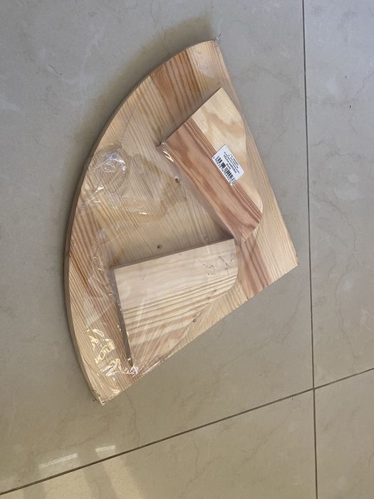 Drewniana półka narożna