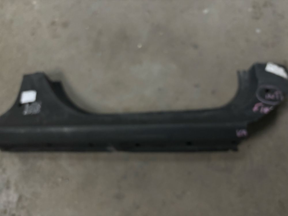 Próg zewnętrzny prawy Ford Fiesta MK8
