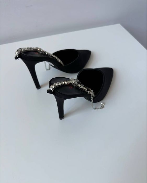 Сатинові туфлі Jimmy Choo з сяючою застібкою