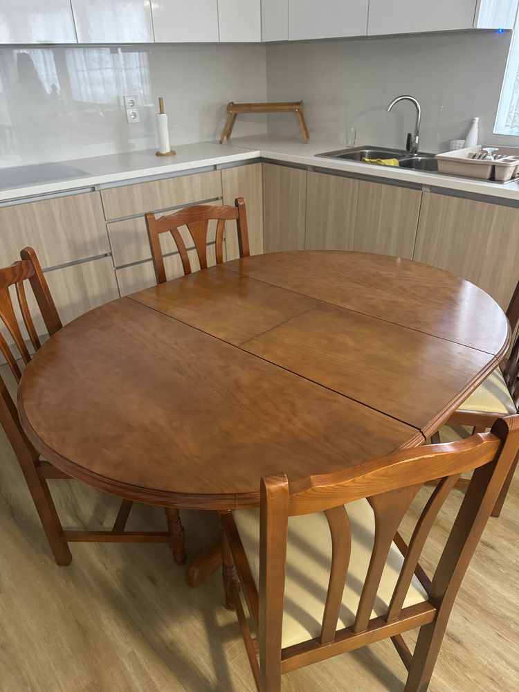 Mesa de jantar com cadeiras