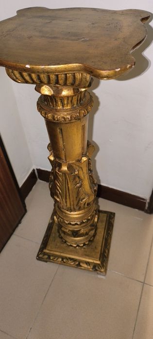 Coluna madeira de decoração