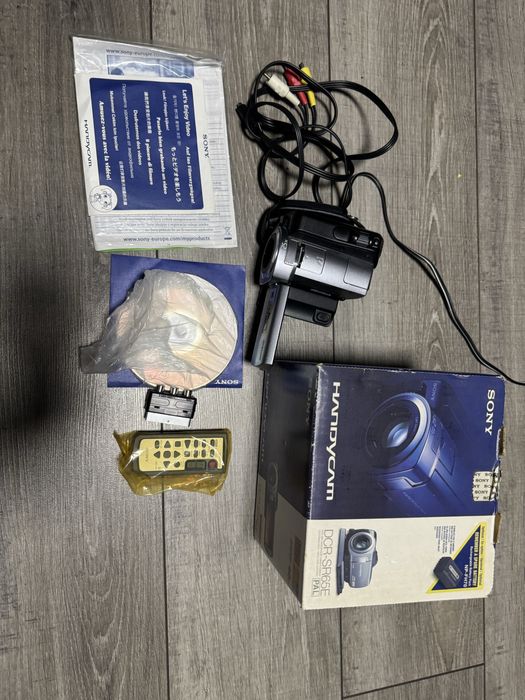 Цифровая видеокамера Sony handycam Dcr SR65E