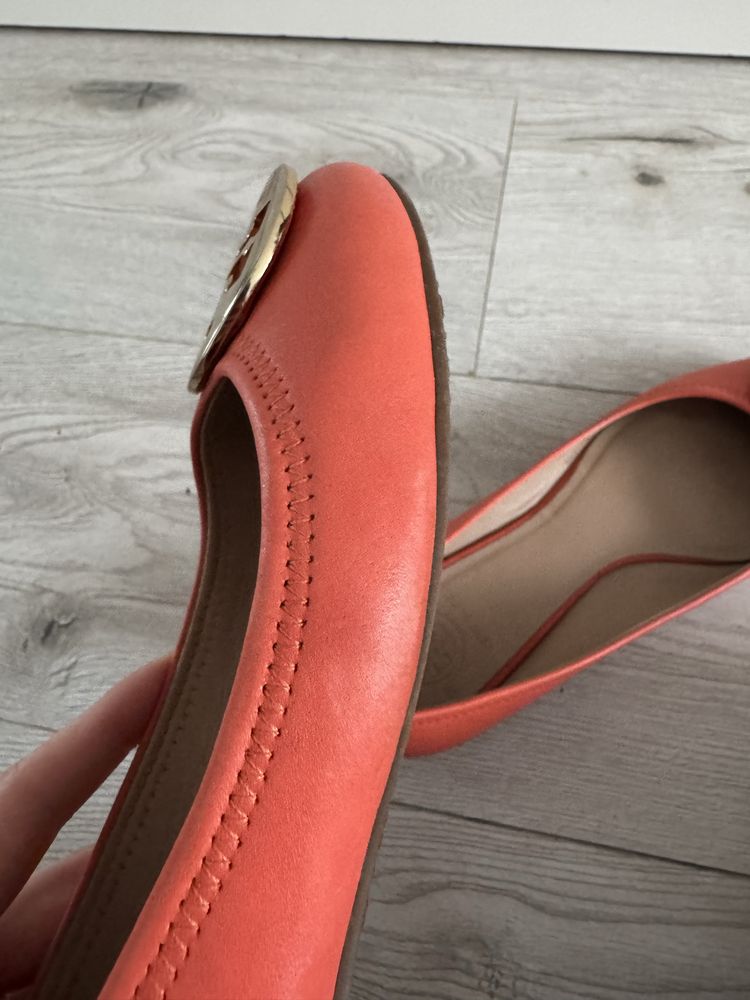 Balerinki tory burch mokasyny logo slip on skorzane