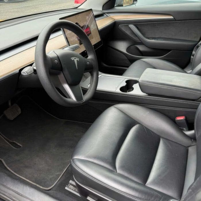 Tesla Model 3 Long Range      2022