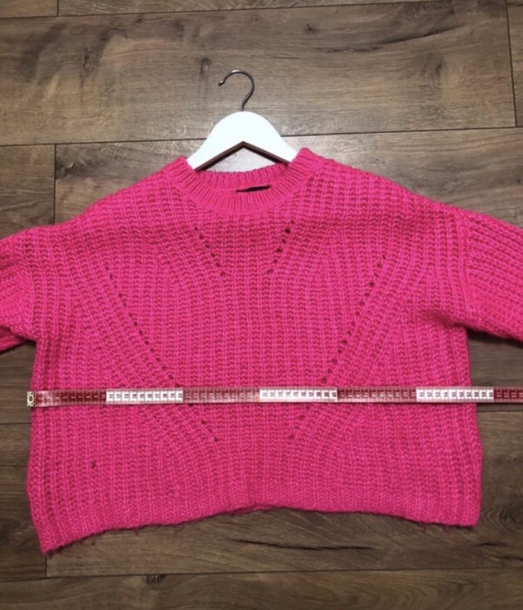 Różowy sweter stradivarius