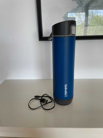 HidrateSpark - inteligentna butelka licząca ilość wypitej wody.