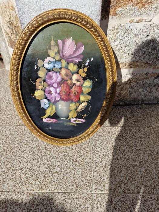 Quadro antigo pintado à mão com talha  dourada