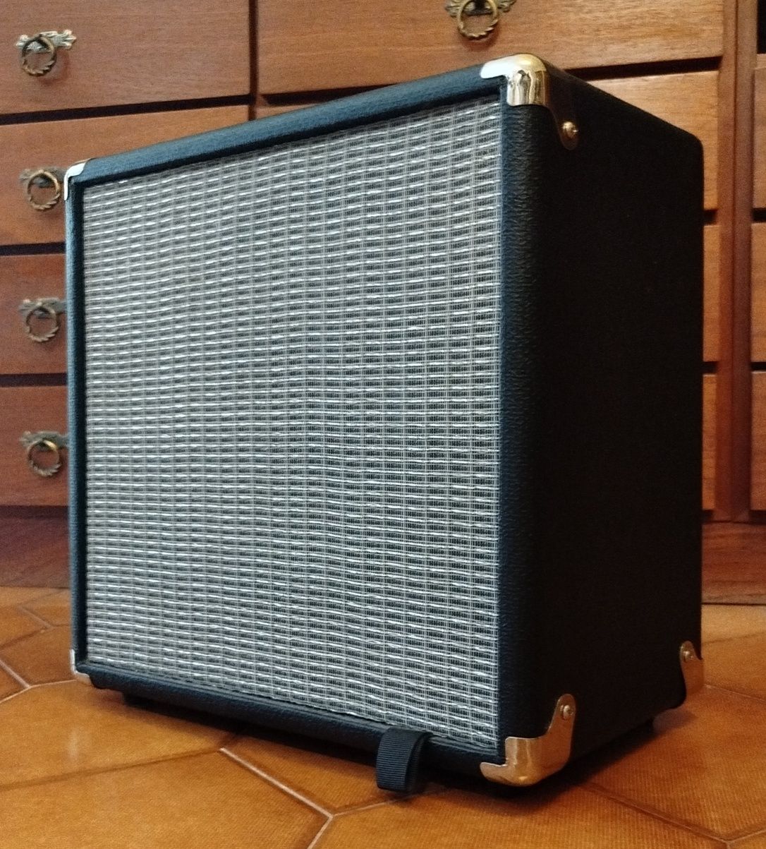 Fender Rumble 15 watts RMS bass amplificador baixo speaker 8" combo
