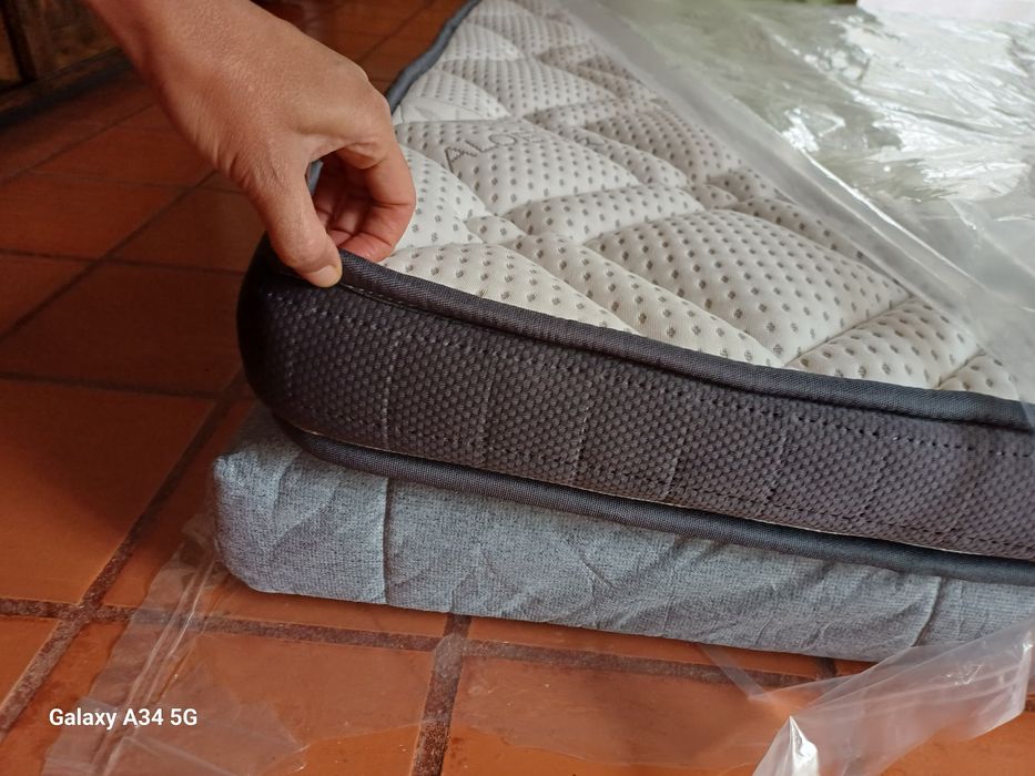 Vendo sobre colchão e colchao