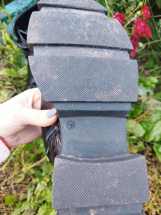 Лаковые кожаные ботинки зимние