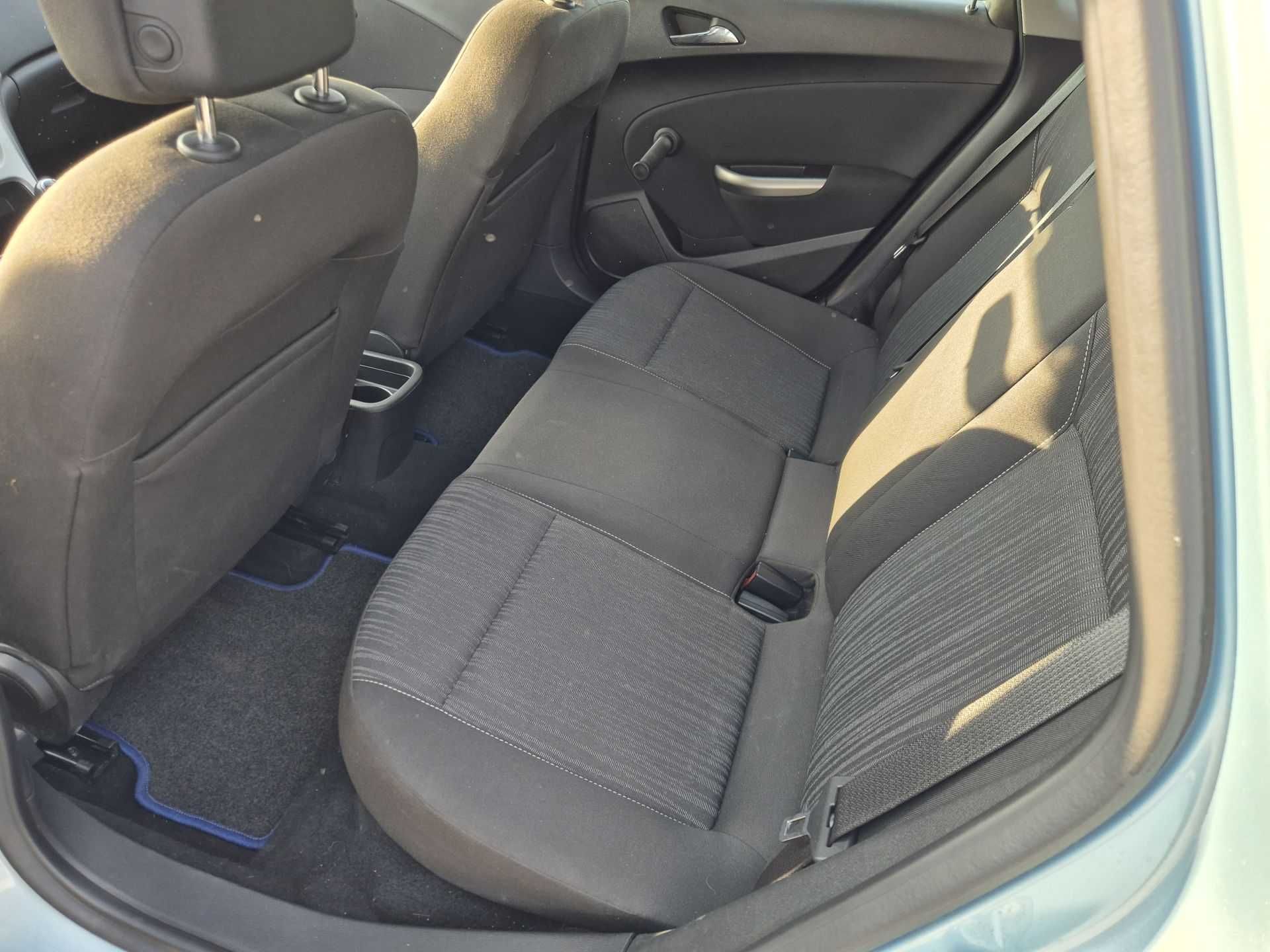 Opel Astra J - 2010 1.6B