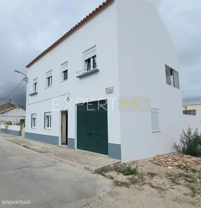 Moradia, para habitação, lazer ou negócio, no Couço, Junto...