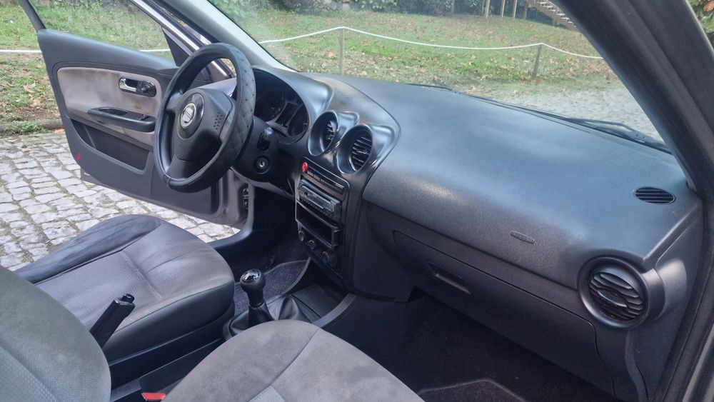 Seat ibiza 1.2 12V 70Cv gasolina
Ano 2004/01 Nacional