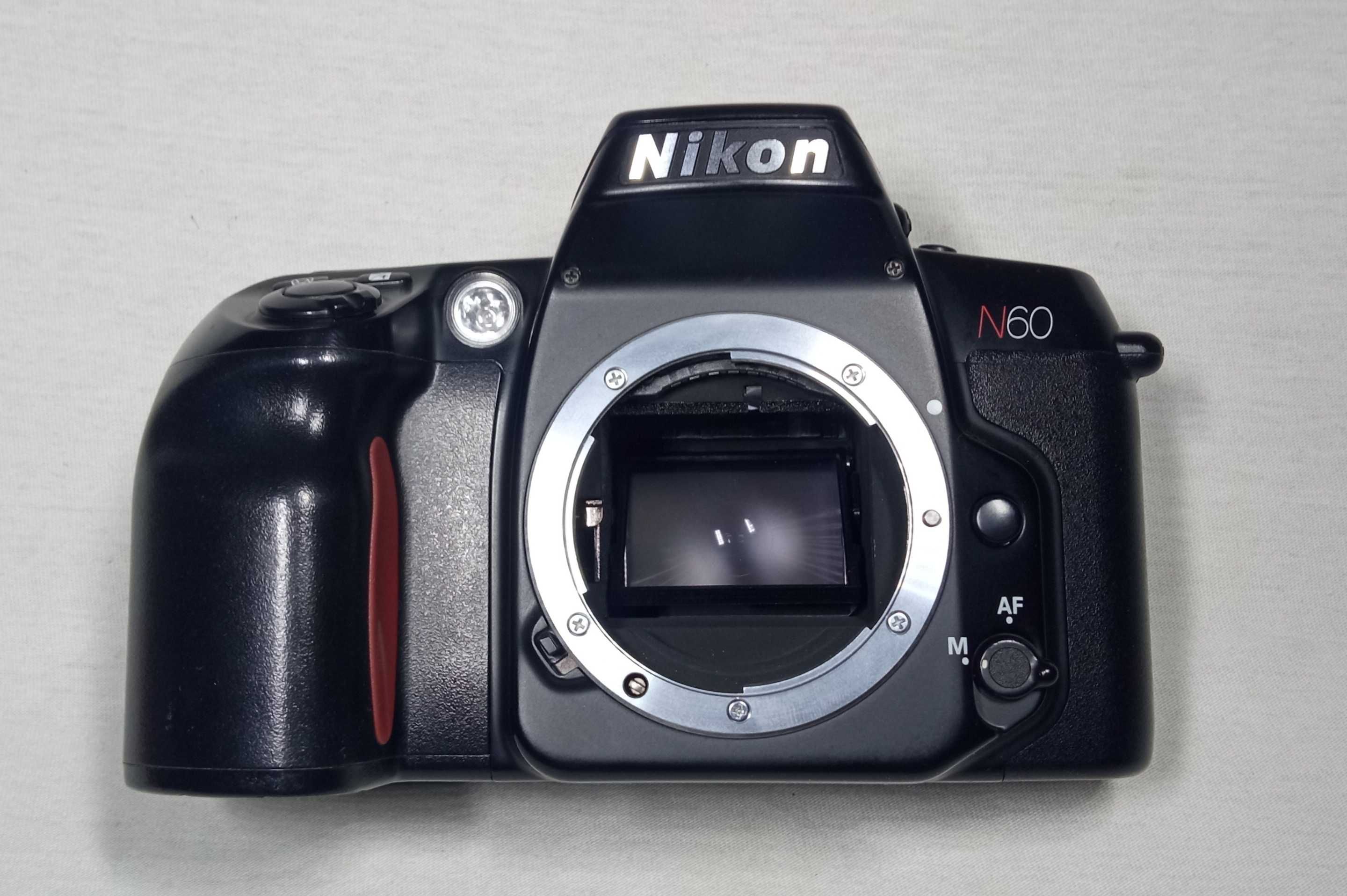 Пленочный фотоаппарат Nikon F60 N60 65 (Data) автофокусный