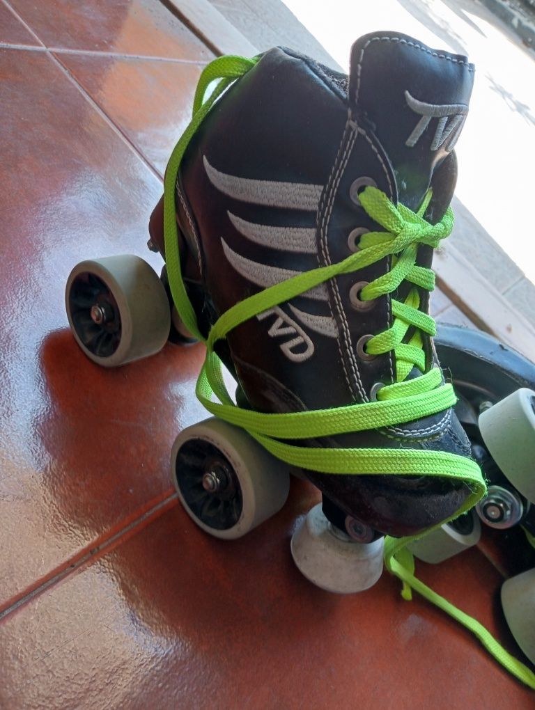 Patins tamanho 34 e joelheiras